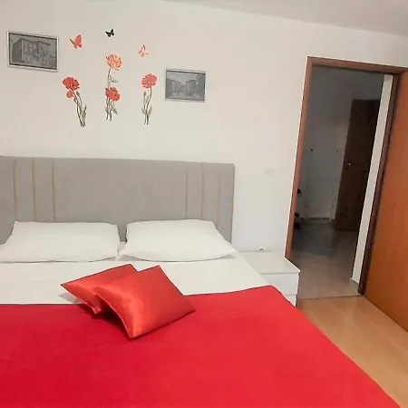 Beautiful Alisa - Center Of The Old Town Apartment