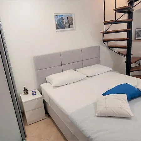 Beautiful Alisa - Center Of The Old Town Apartment