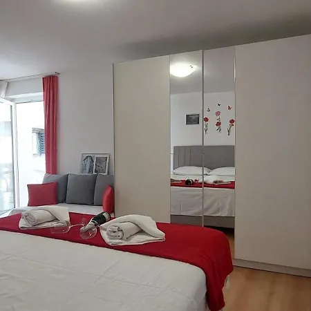 Beautiful Alisa - Center Of The Old Town Apartment