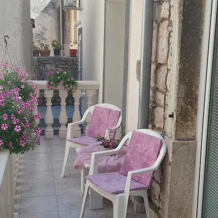 Beautiful Alisa - Center Of The Old Town Apartment