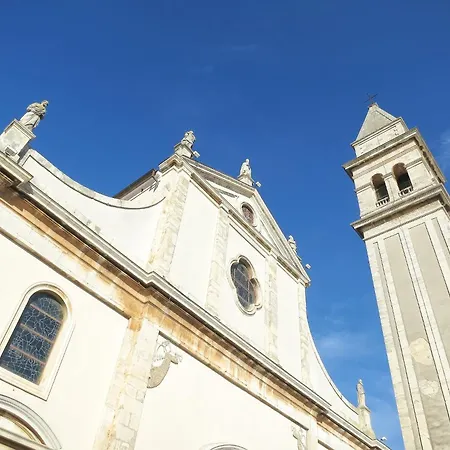 Beautiful Alisa - Center Of The Old Town
