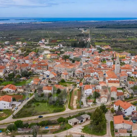 Beautiful Alisa - Center Of The Old Town Apartment